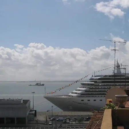 Апартаменти Gorgeous River View In Alfama *